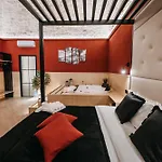 Michelangelo's Affittacamere 4*